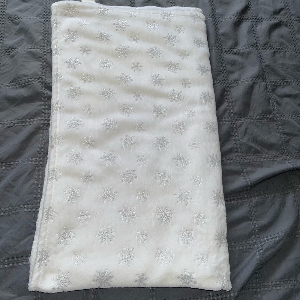 Fleece Snowflake Throw Blanket 50x60